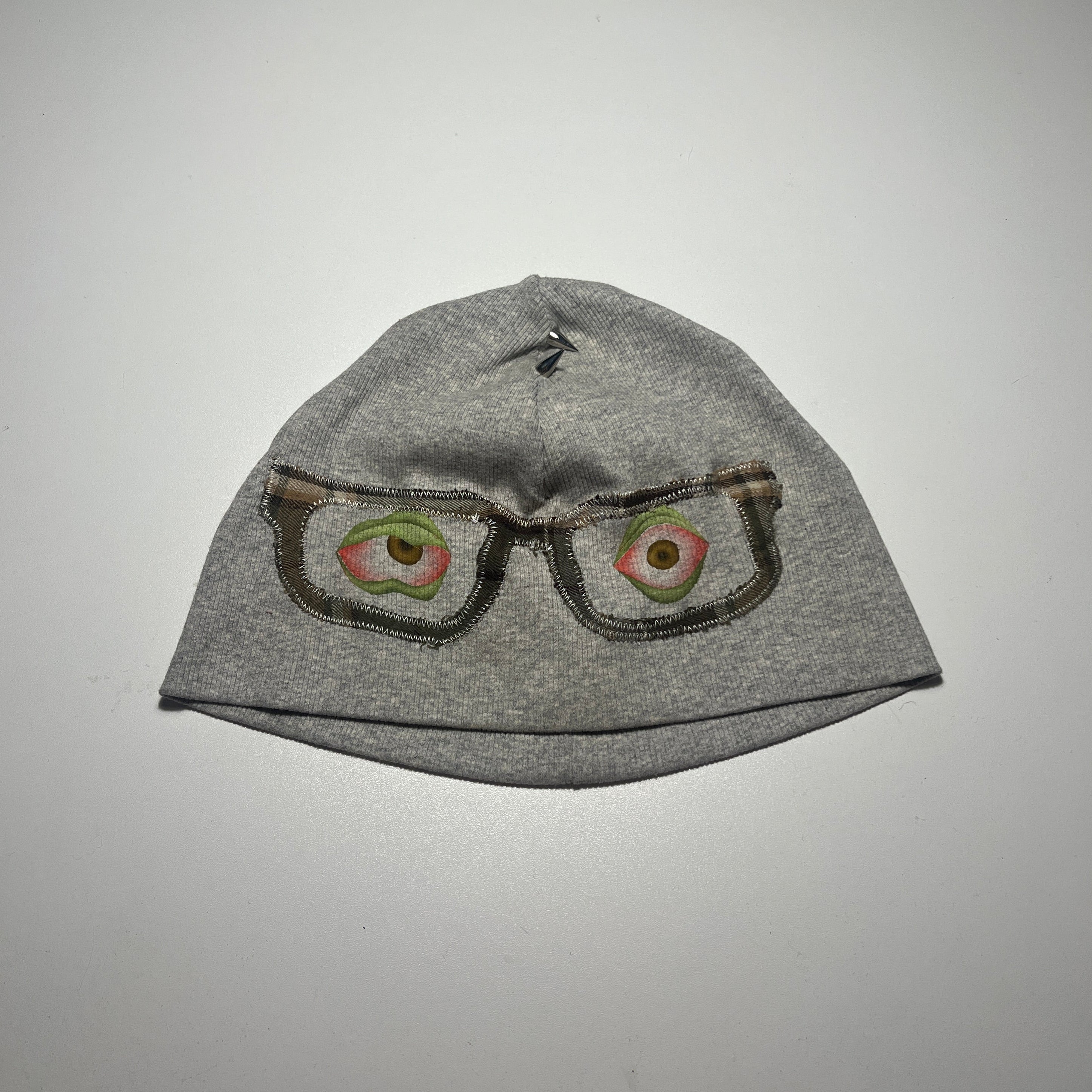 grey glasses beanie